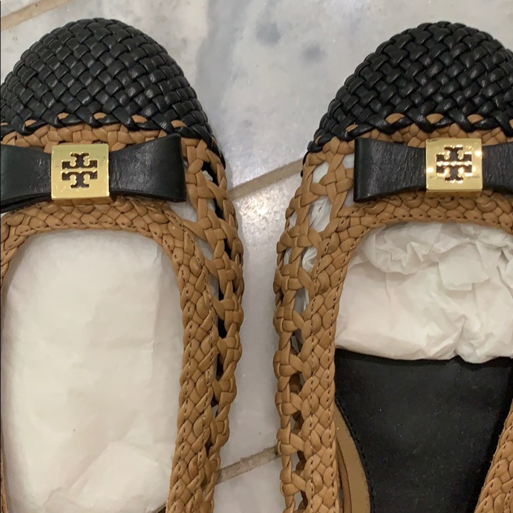 Tory Burch Brown woven flats with black toe and bow - Picture 3 of 4